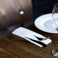 Ile kosztuje lampka wina w restauracji? Ceny, które Cię zaskoczą