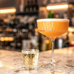 Jak zrobić syrop z marakui do Pornstar Martini? Przepis DIY na ten tropikalny drink.