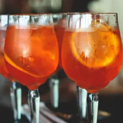 Aperol jak zrobić drinka – prosty przepis na idealny Aperol Spritz