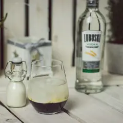 Wódka Lubuski i składniki do drinków. Jak dobrać wódkę do konkretnego drinka cosmopolitan vs white russian?