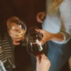 Semi dry jakie to wino – poznaj smaki i najlepsze propozycje