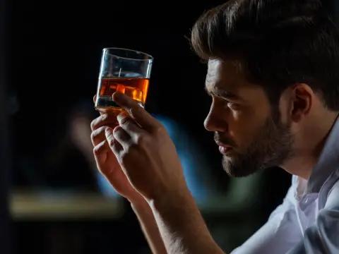 Z czym whisky? Odkryj najlepsze połączenia i smaki, które zaskoczą