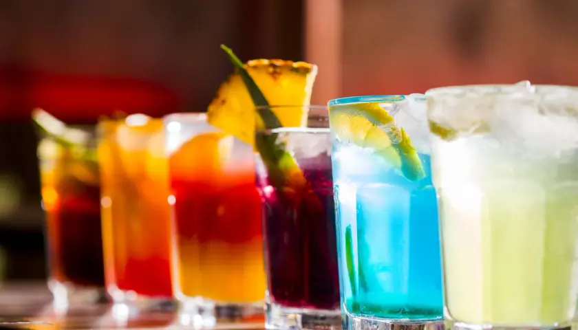 Proste przepisy na drinki – jak zrobić pyszny drink w domu