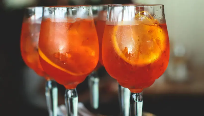 Aperol jak zrobić drinka – prosty przepis na idealny Aperol Spritz