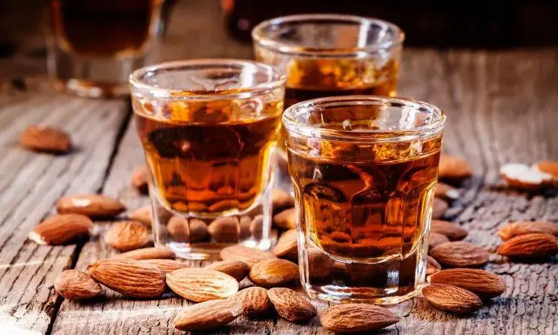 Najlepsze drinki z amaretto, które zachwycą Twoje podniebienie