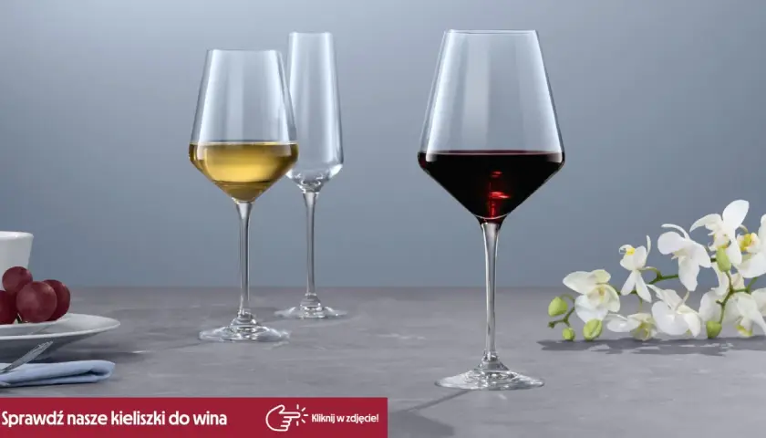 Kieliszki do wina czerwonego Bordeaux i Burgundii różnią się kształtem. Na zdjęciu widać kieliszek do czerwonego wina, białe wino i pusty kieliszek.