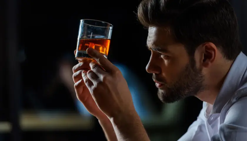 Z czym whisky? Odkryj najlepsze połączenia i smaki, które zaskoczą