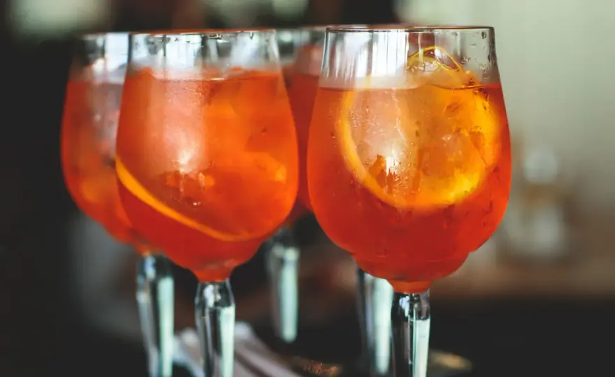 Aperol jak zrobić drinka – prosty przepis na idealny Aperol Spritz