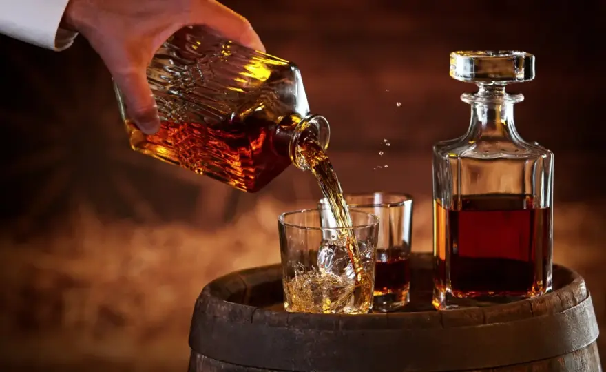 Co zdrowsze: whisky czy koniak? Porównanie korzyści zdrowotnych