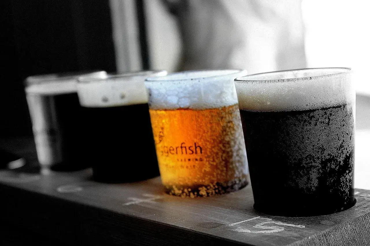 Jak zrobić stout owsiany żeby był aksamitny i kremowy? Degustacja piw, w tym ciemnych, z pianką.