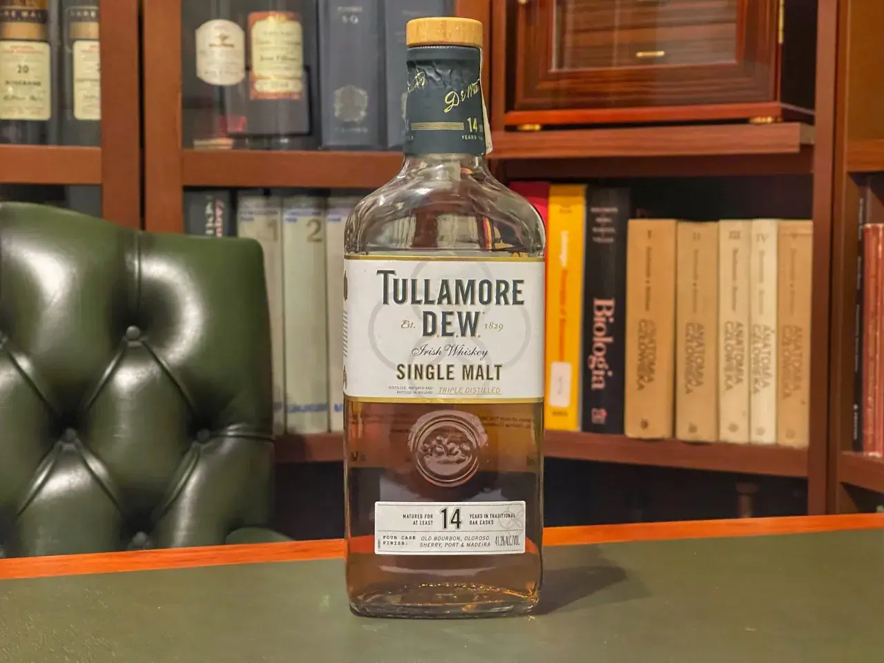 Butelka Tullamore Dew Single Malt 14yo. Czy irlandzka whiskey (pisana przez 'e') jest zawsze łagodniejsza?