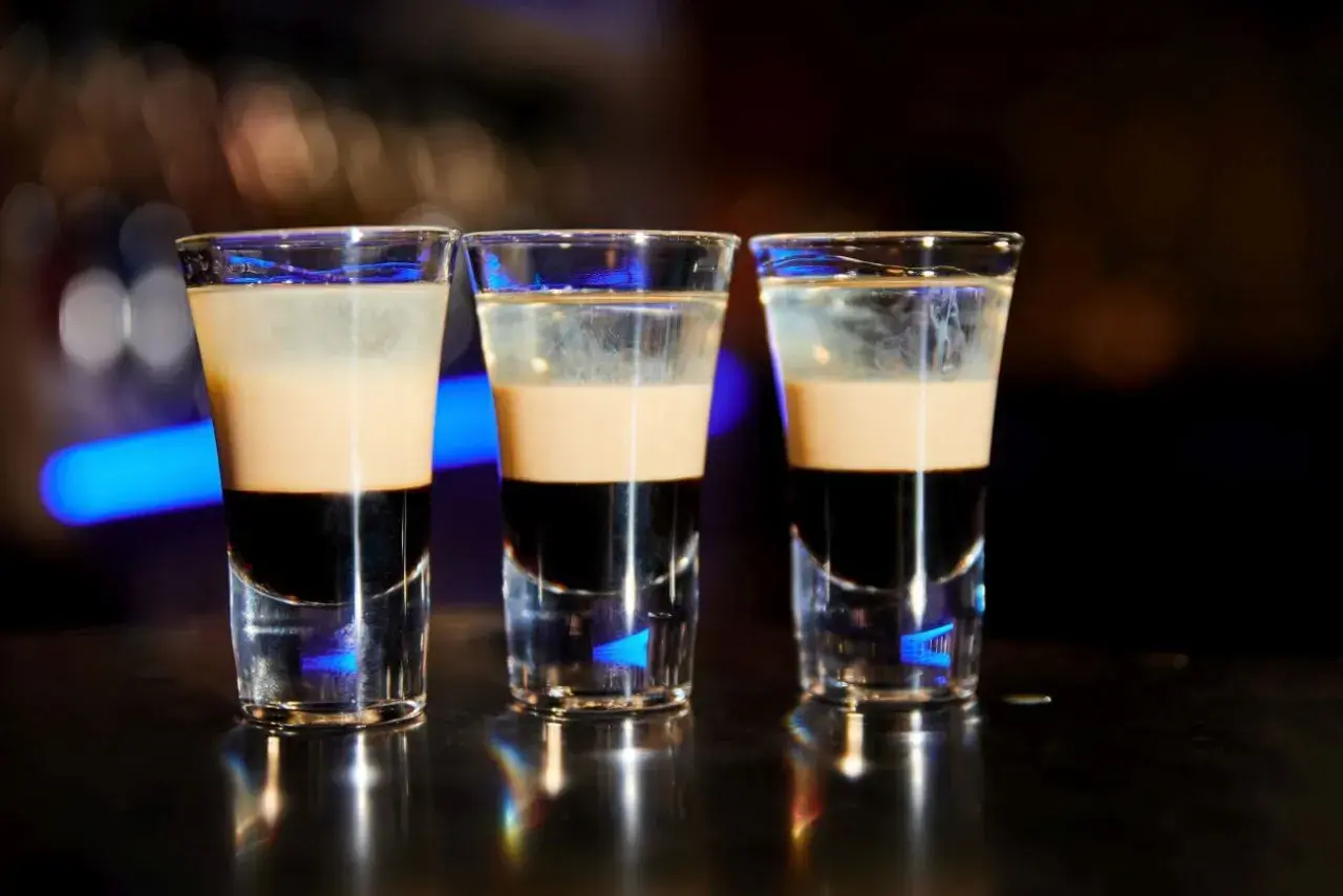 Trzy warstwowe shoty, idealne na szybki domowy likier kawowy typu Kahlua w 15 minut.