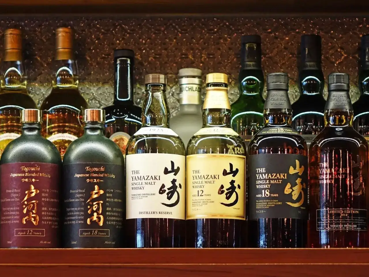 Rzemiosło i precyzja japońskiej whisky Yamazaki i Togouchi. Dlaczego japońska whisky podbija światowe rankingi? Oto dowód.