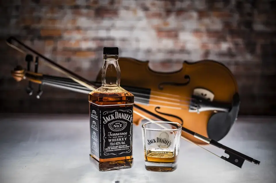 Koniak vs Whisky: Kluczowe różnice, które musisz znać